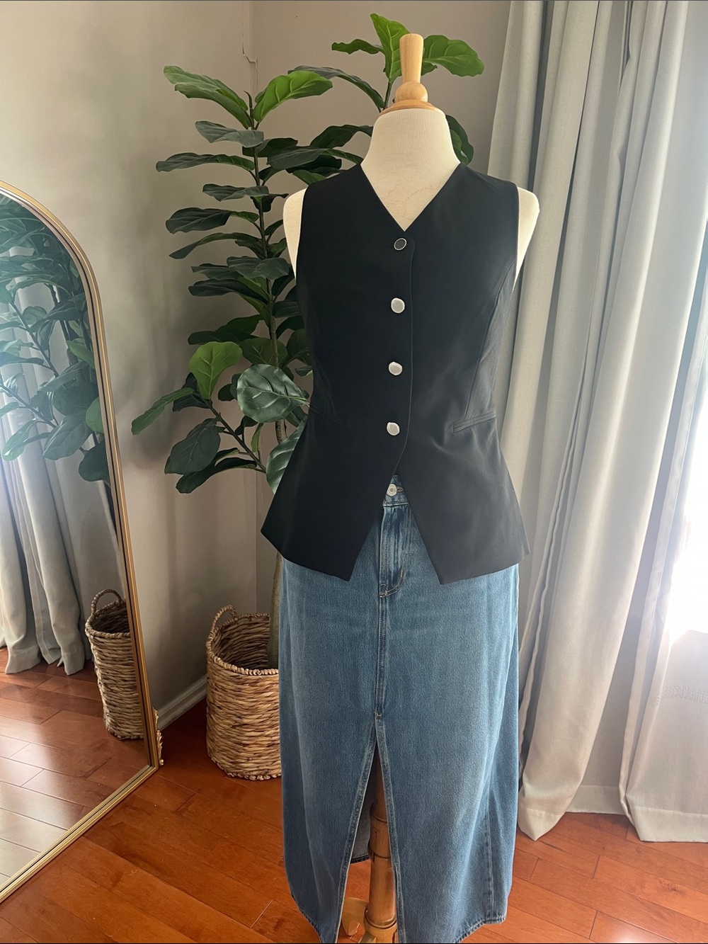 Rachel Zoe Black Sleeveless Tailored Vest with Metallic Buttons